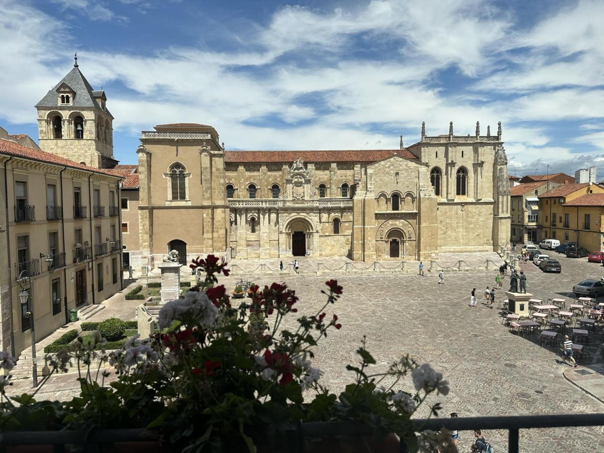 Hostal Restaurante Boccalino León Kültér fotó