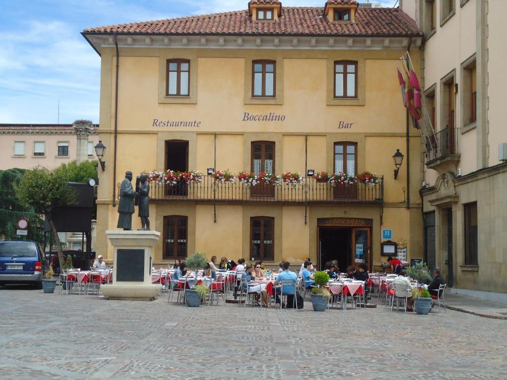 Hostal Restaurante Boccalino León Kültér fotó